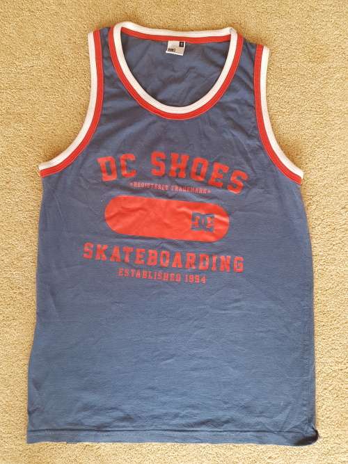 Men's Branded "DC Shoes" Sleeveless / Muscle Shirt / In Excellent Condition / Size: Small