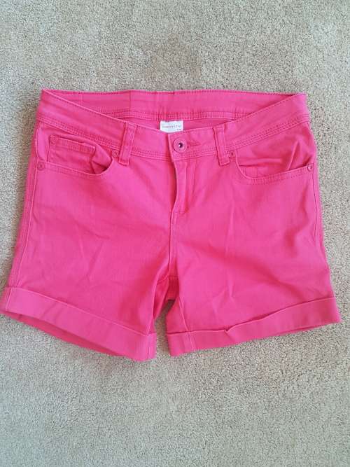 Stunning "Identity" Cerise Denim Shorts / Size 34 / In Excellent Condition
