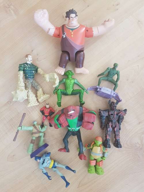 Bulk Lot of Super Hero Toys / Bargain Starting Bid!