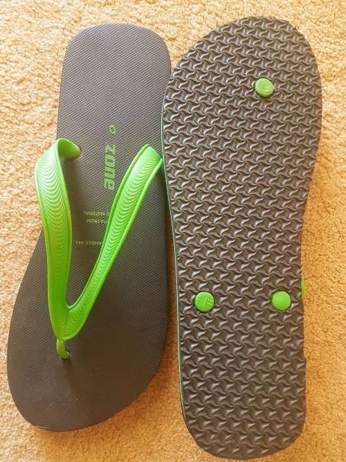 Men's Green Slops / Size: 10
