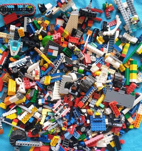 Bulk Lot of Lego Avail to Bid on / Price is Per Piece of Lego / 200 Pieces Avail / Bargain Bid!