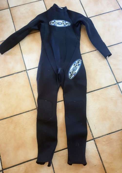 O'Neill Reactor Wetsuit / Age: 13 to 14 / Colour: Black / In Very Good Condition