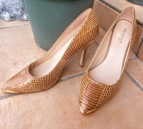Branded "Pringle of Scotland" Snakeskin Stilettos / Size: 7 / In Good Condition