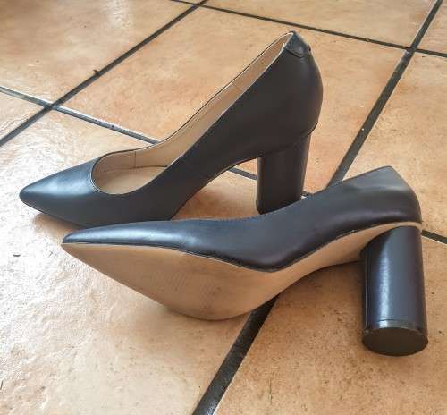 Navy Blue Leather High Heel Court Shoes with Chunky Heel / Brand: Woolworths / Size: 7