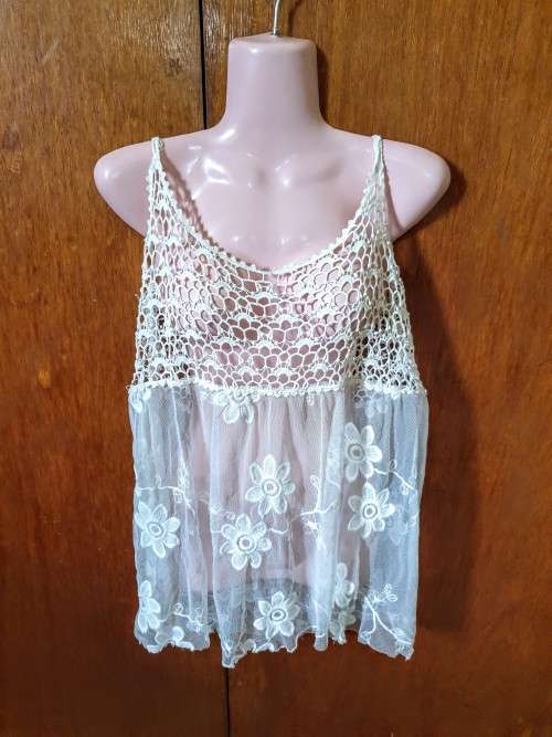 Very Pretty Lacey Top with Flowers (No Size)