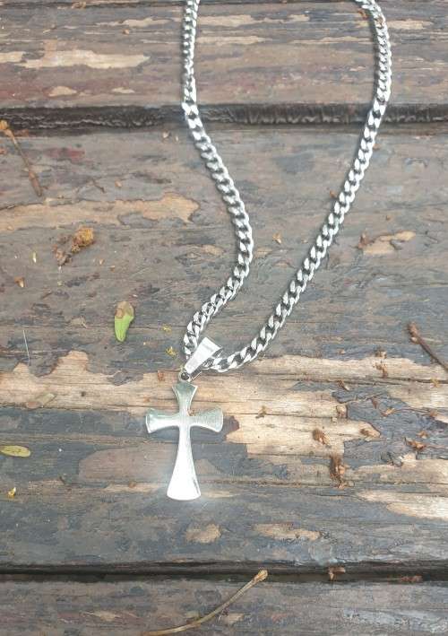 Stainless steel chain with stainless steel cross pendant *** Bargain R1 starting bid! ***