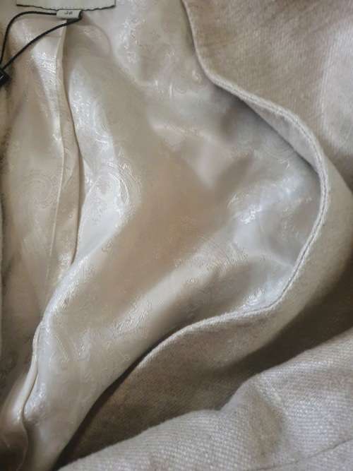 100% Linen suit by Carducci Women Size: 38 The jacket is lined