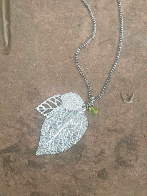 Delicate alloy metal chain with leaf design pendant