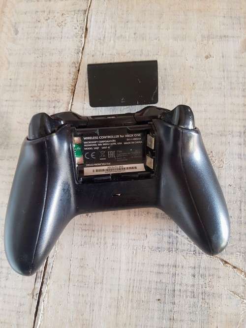 Black wireless controller for Xbox one