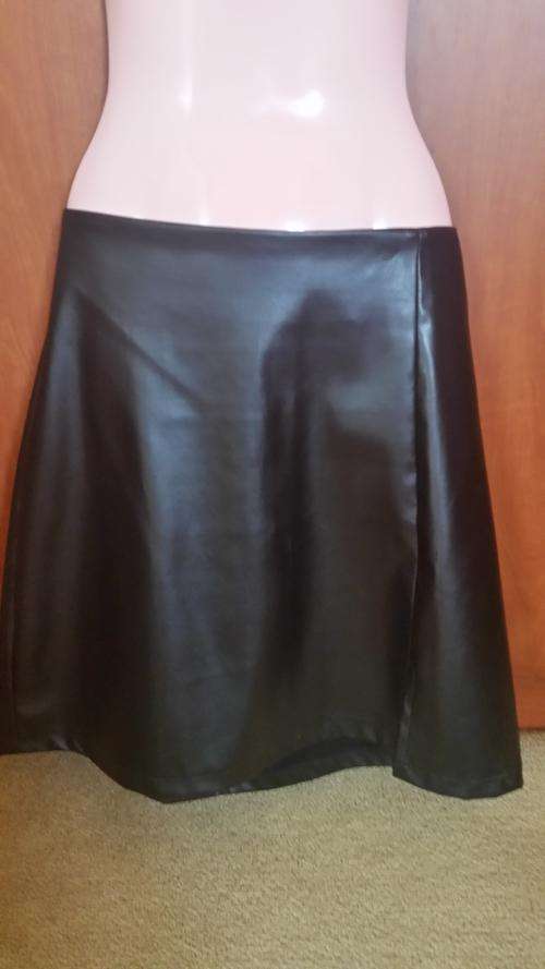 Sexy Leather Look Black Skirt in Excellent Condition - Like New!!! Size 32 - Bargain Bid!!!