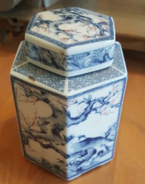 Japan COntainer with lid