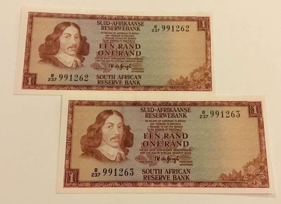 TW DE JONGH ~ 2 x UNC One Rand Bank Notes in Sequence