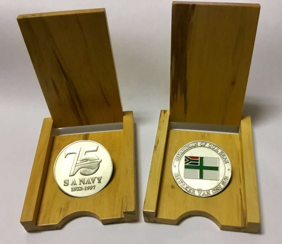 SIX 1922-1997 SEVENTYFIVE years or the SA NAVY Guardian of our Seas Medallion - Stunning WOODEN box