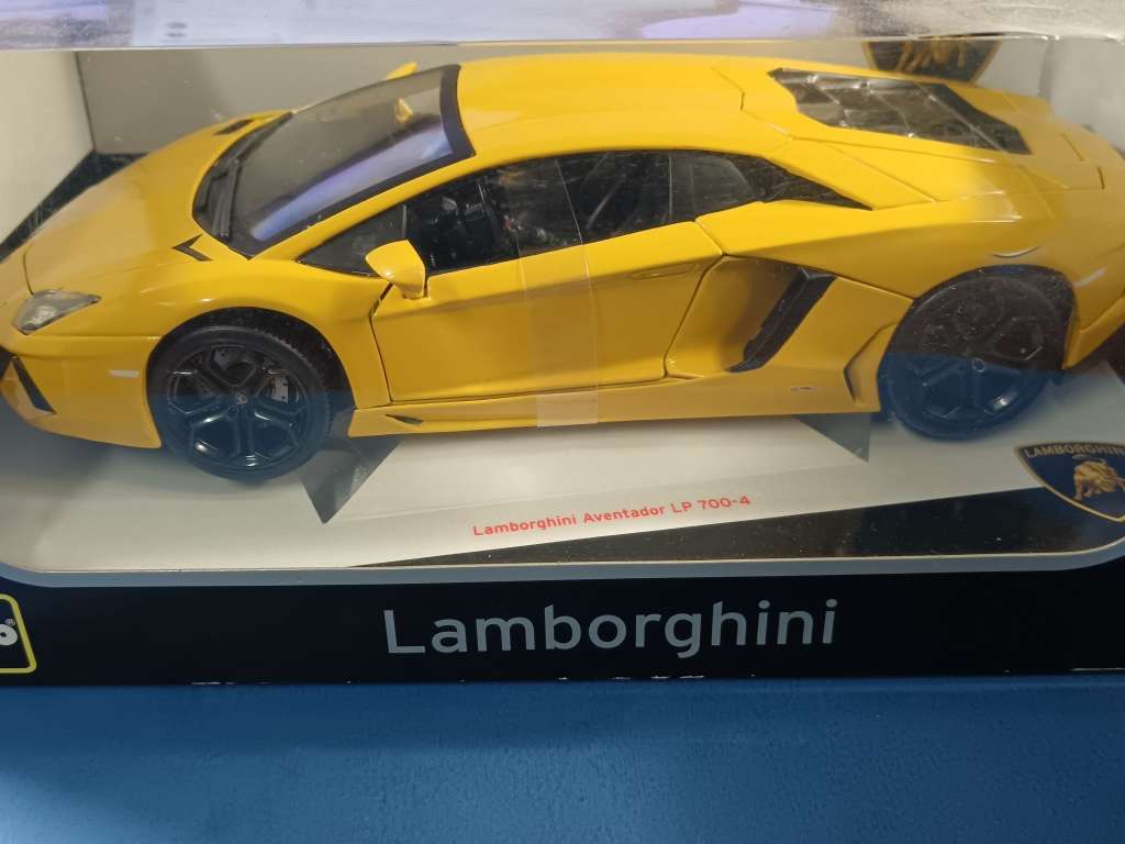 Burago Lamborghini Aventador LP 700-4