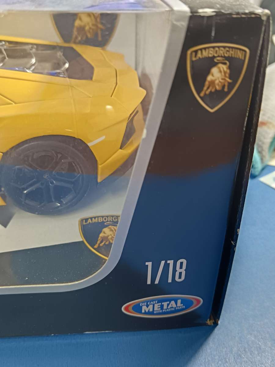 Burago Lamborghini Aventador LP 700-4