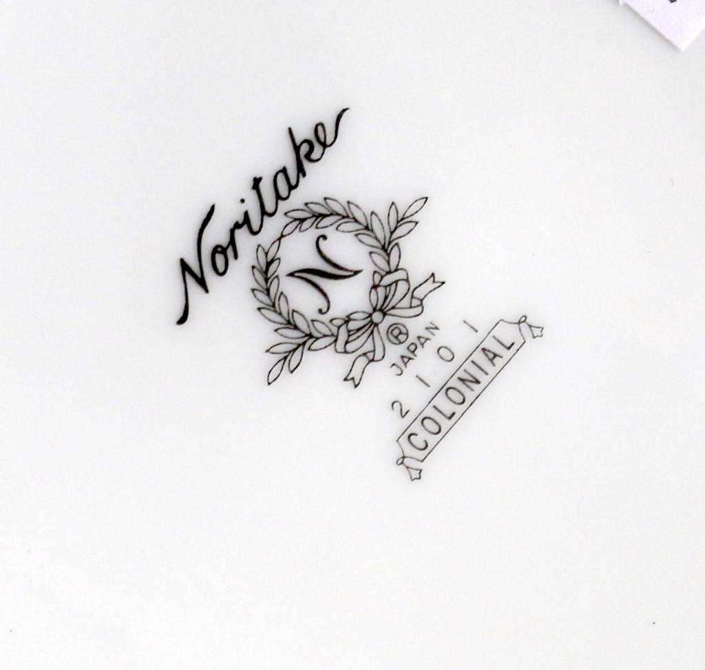 NORITAKE COLONIAL PATTERN PART DINNER SERVICE