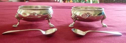 Pair of 18th century Georgian salts - with spoons