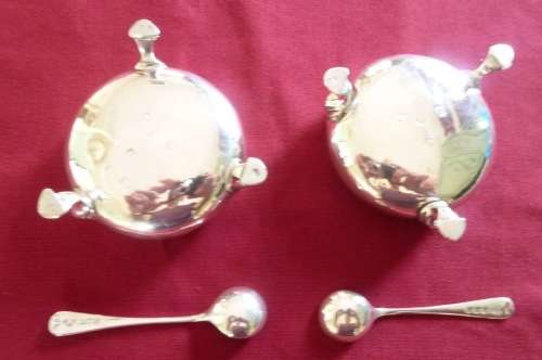 Pair of 18th century Georgian salts - with spoons