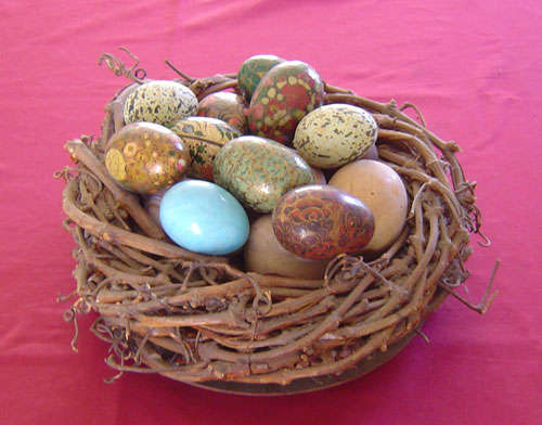 Birds nest and 22 decorative eggs
