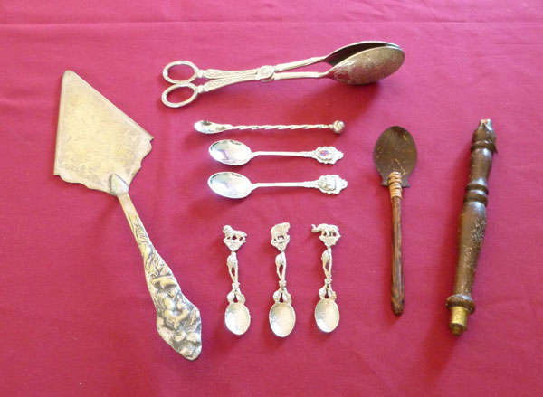 A collection of cutlery