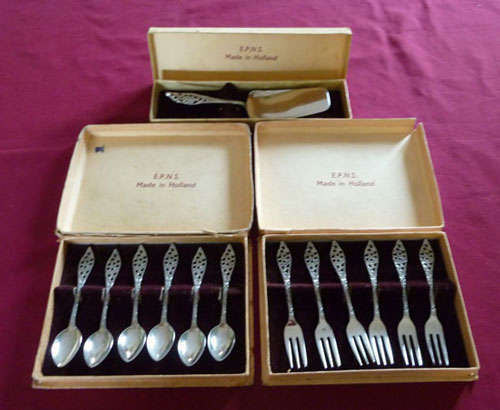 Boxed Dutch teaspoon and cake fork set - with lifter