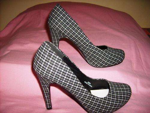100% ORIGINAL LADIES FREE 2BU SHOES-SIZE 6