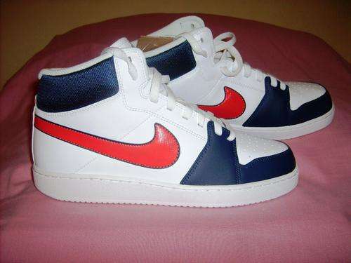 100% ORIGINAL MENS NIKE SNEAKERS -SIZE 9