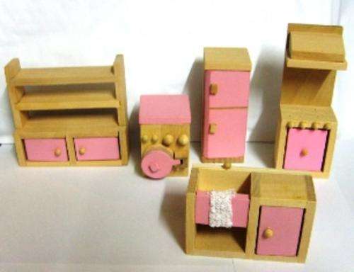 FOR CHILDREN: BEAUTIFUL 5 PIECE WOODEN KITCHEN SET