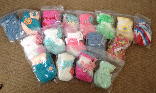 ** JOB LOT BABY BOOTIES ** 17 PAIRS INDIVIDUALLY PACKAGED