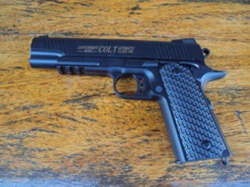 Metal COLT with Safety swith and Bullets