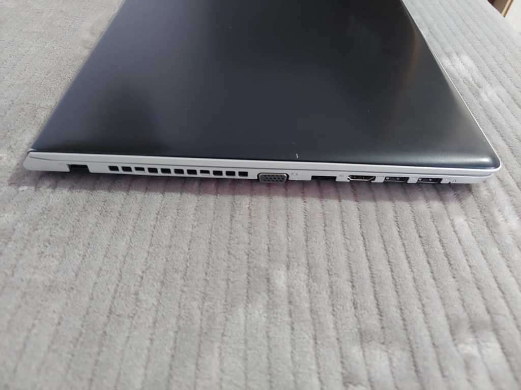 Lenovo Ideapad 500-15ISK*i7-6500U*8GB RAM*512GB HDD*15.6 Screen *Need new battery*