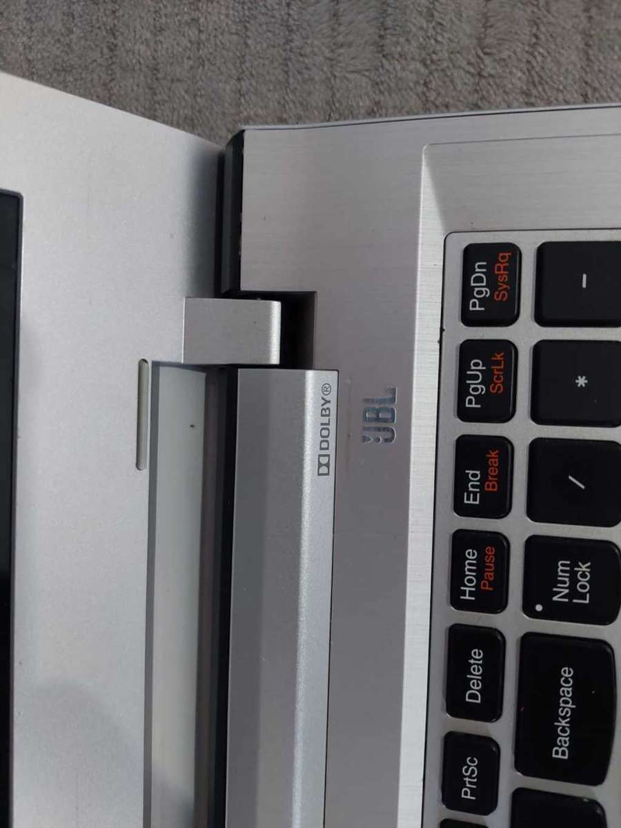 Lenovo Ideapad 500-15ISK*i7-6500U*8GB RAM*512GB HDD*15.6 Screen *Need new battery*