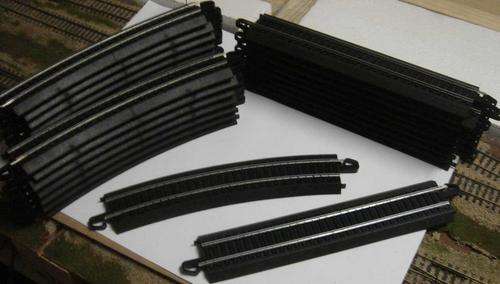 HO Trains Bachmann EZ track