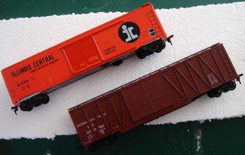 HO Illinois Central 50' boxcars x 2