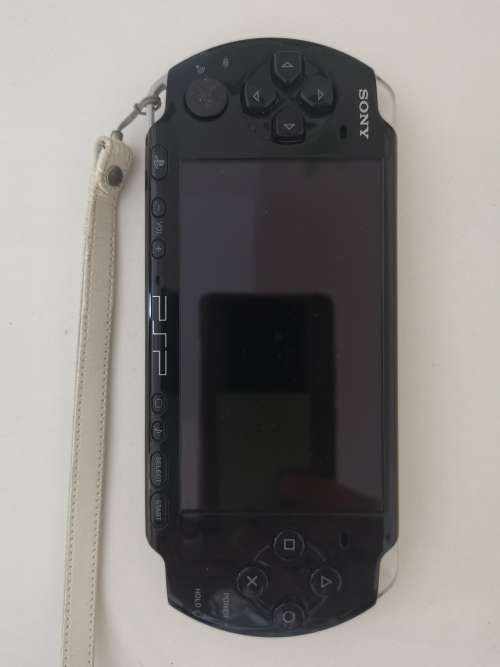 Sony PSP-3004 Piano Black Console Bundle