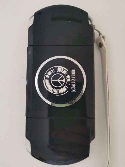 Sony PSP-3004 Piano Black Console Bundle