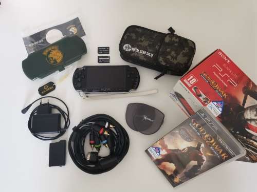 Sony PSP-3004 Piano Black Console Bundle