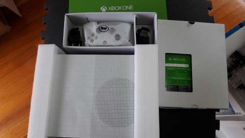 X-BOX ONE S with 1TB hard drive, NEW, opened box to take pictures, see all pictures. Crazy R1 !!!