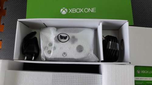 X-BOX ONE S with 1TB hard drive, NEW, opened box to take pictures, see all pictures. Crazy R1 !!!