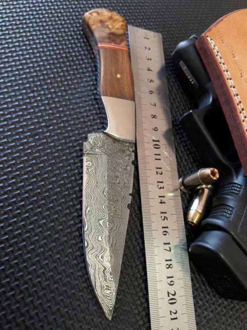 Handmade DAMASCUS Steel Knife, Wooden handle scales. Crazy R1 start, No reserve.