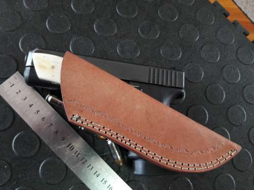 Handmade DAMASCUS steel Knife with Camel bone and bull horn handle. R1 start, No reserve auction.