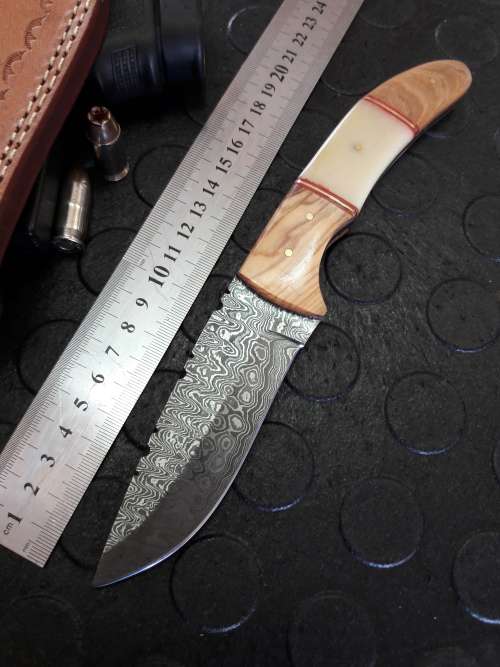 Handmade DAMASCUS Steel Knife, Camel bone and wooden handle scales. Crazy R1 start, No rese
