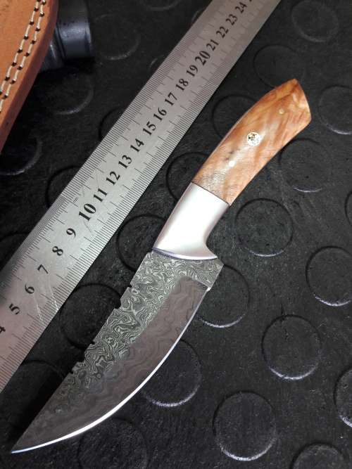 Handmade DAMASCUS Steel Knife, Wooden handle scales. Crazy R1 start, No reserve.
