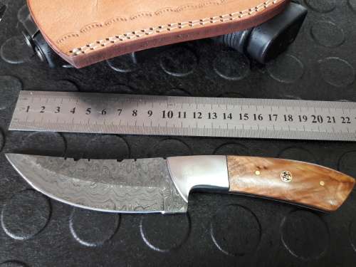 Handmade DAMASCUS Steel Knife, Wooden handle scales. Crazy R1 start, No reserve.
