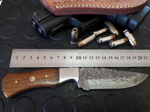 Handmade DAMASCUS Steel Knife, Wooden handle scales. Crazy R1 start, No reserve.