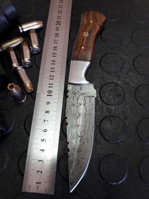 Handmade DAMASCUS Steel Knife, Wooden handle scales. Crazy R1 start, No reserve.