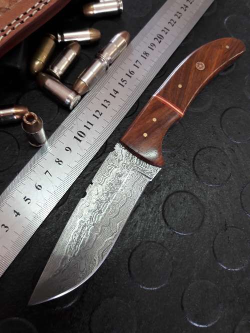 Handmade DAMASCUS Steel Knife, Wooden handle scales. Crazy R1 start, No reserve.