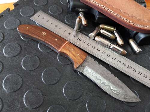 Handmade DAMASCUS Steel Knife, Wooden handle scales. Crazy R1 start, No reserve.