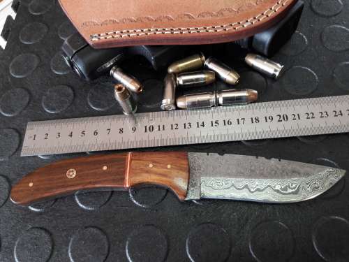 Handmade DAMASCUS Steel Knife, Wooden handle scales. Crazy R1 start, No reserve.
