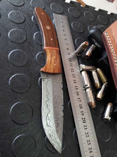 Handmade DAMASCUS Steel Knife, Wooden handle scales. Crazy R1 start, No reserve.